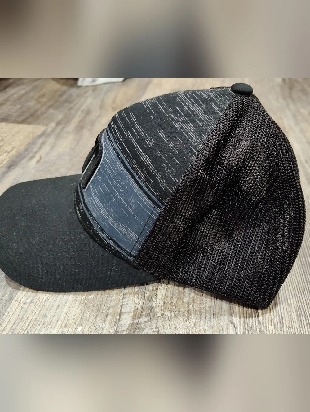TRAVIS MATHEW Golf Hat Cap Snapback Trucker Meshback. Flex fit. Size LG-XL Black